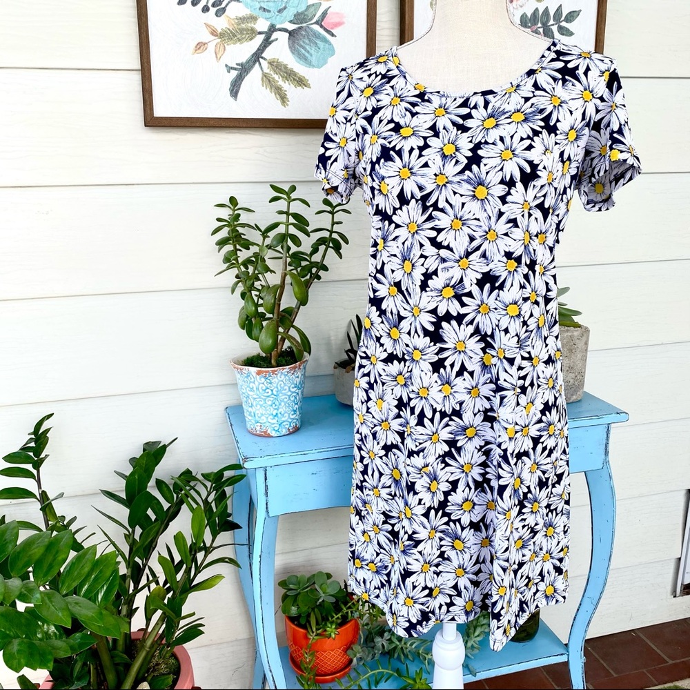🌺 Daisy Print Dress Navy White